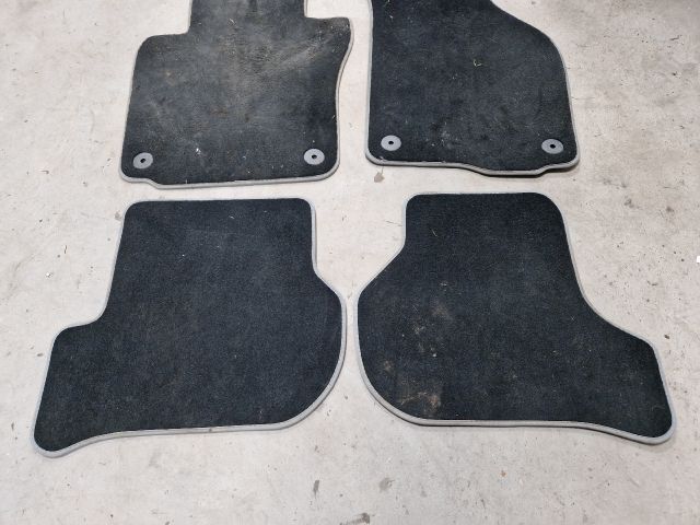 bontott VW GOLF VI Szőnyeg Szett