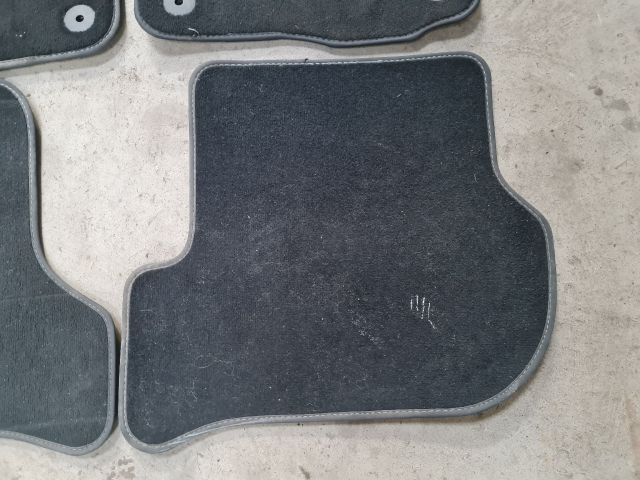 bontott VW GOLF VI Szőnyeg Szett