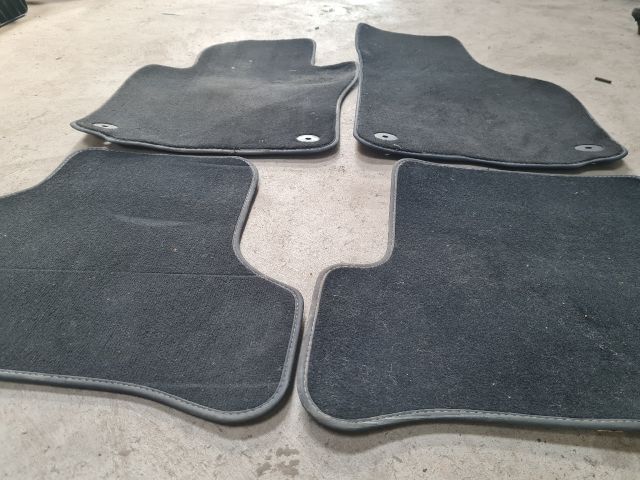 bontott VW GOLF VI Szőnyeg Szett