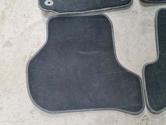 bontott VW GOLF VI Szőnyeg Szett