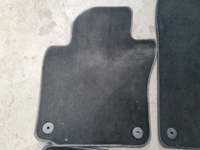 bontott VW GOLF VI Szőnyeg Szett