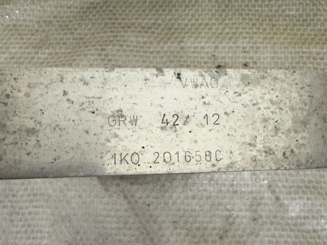 bontott VW GOLF VI Tank Tartó Pánt