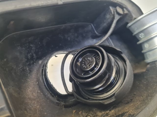 bontott VW GOLF VI Tankajtó