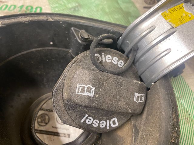 bontott VW GOLF VI Tankajtó