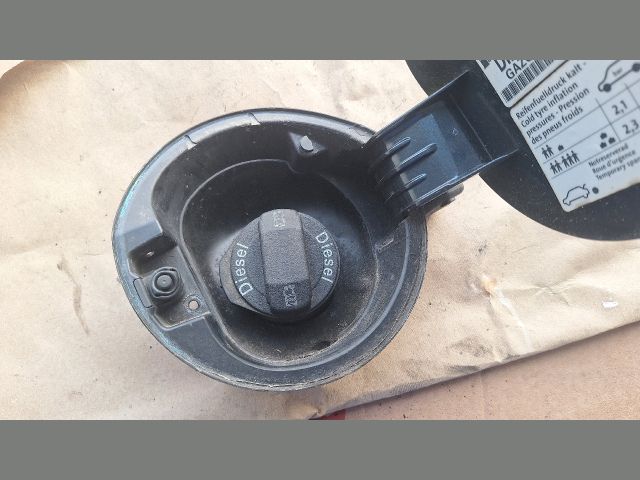 bontott VW GOLF VI Tankajtó