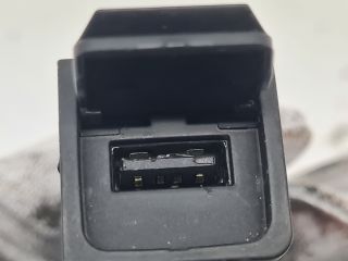 bontott VW GOLF VI USB Aljzat