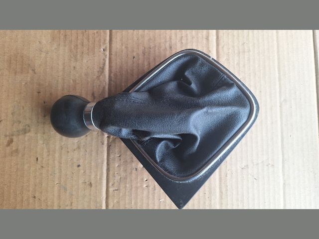 bontott VW GOLF VI Váltószoknya