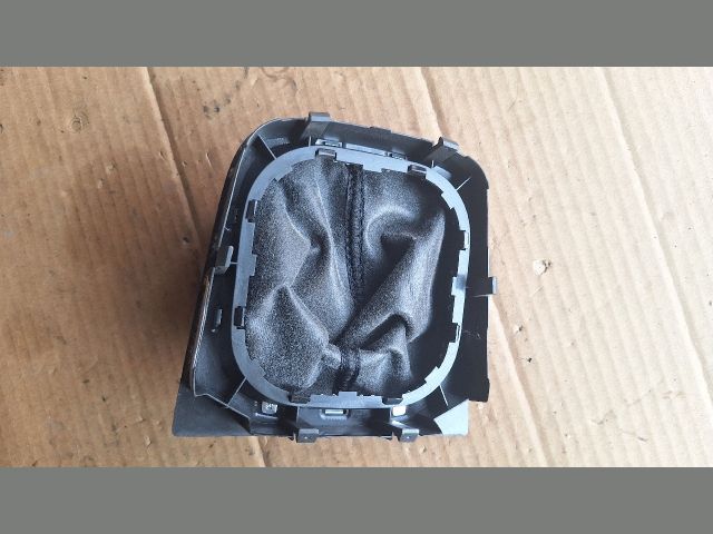 bontott VW GOLF VI Váltószoknya