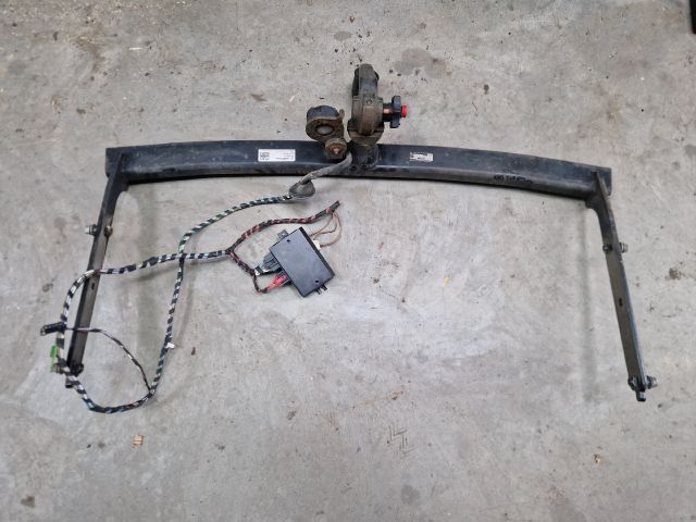 bontott VW GOLF VI Vonóhorog