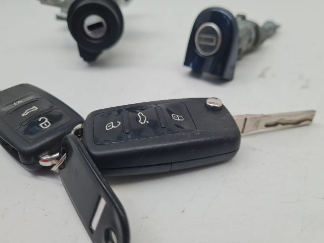 bontott VW GOLF VI Zárbetét Szett