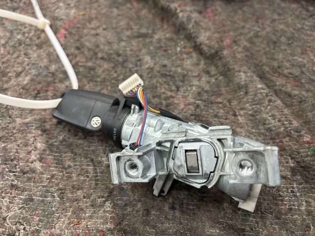 bontott VW GOLF VII Gyújtáskapcsoló Házzal