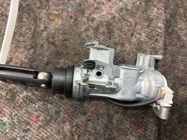 bontott VW GOLF VII Gyújtáskapcsoló Házzal