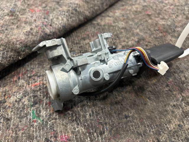 bontott VW GOLF VII Gyújtáskapcsoló Házzal