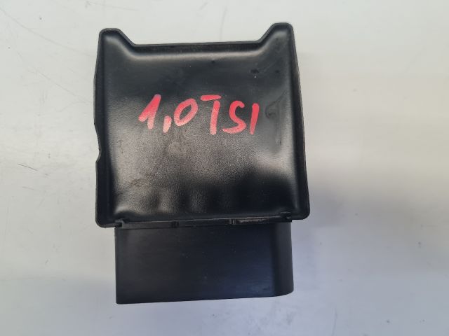 bontott VW GOLF VII Üzemanyag Szivattyú Relé