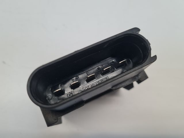 bontott VW GOLF VII Üzemanyag Szivattyú Relé