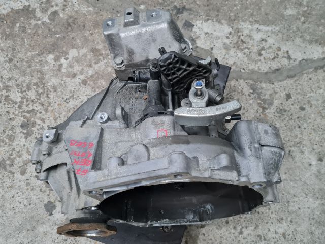bontott VW GOLF VII Váltó (Mechanikus)