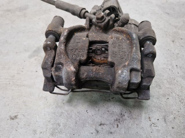 bontott VW GOLF VII Bal hátsó Féknyereg Munkahengerrel