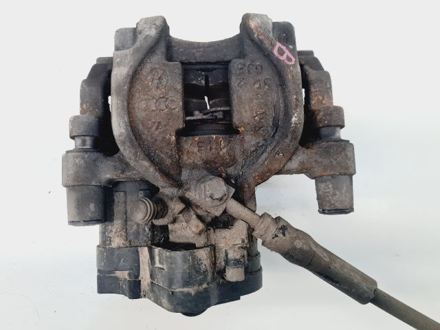 bontott VW GOLF VII Bal hátsó Féknyereg Munkahengerrel