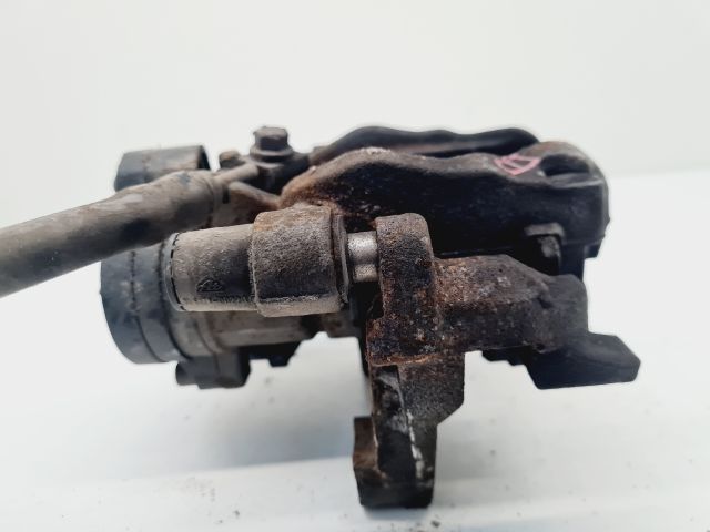 bontott VW GOLF VII Bal hátsó Féknyereg Munkahengerrel