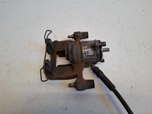 bontott VW GOLF VII Bal hátsó Féknyereg Munkahengerrel