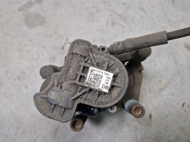 bontott VW GOLF VII Bal hátsó Féknyereg Munkahengerrel