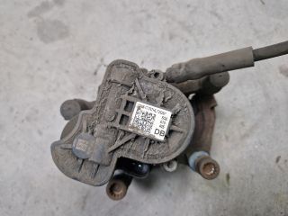 bontott VW GOLF VII Bal hátsó Féknyereg Munkahengerrel