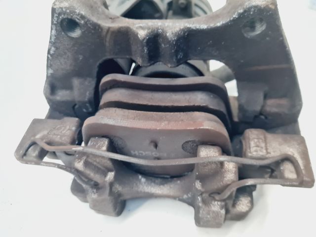 bontott VW GOLF VII Bal hátsó Féknyereg Munkahengerrel