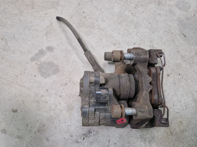 bontott VW GOLF VII Bal hátsó Féknyereg Munkahengerrel