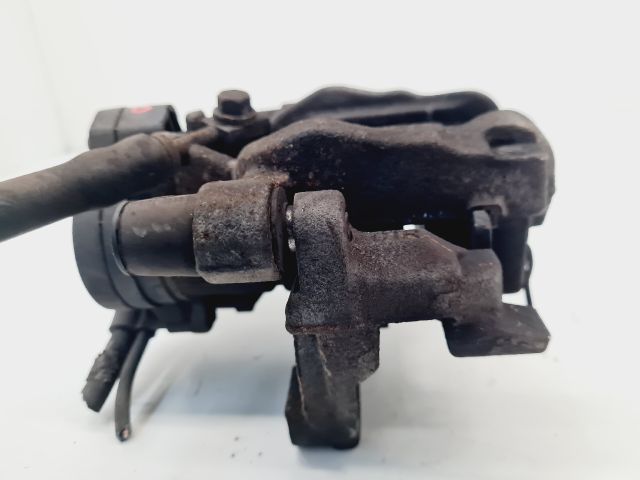 bontott VW GOLF VII Bal hátsó Féknyereg Munkahengerrel