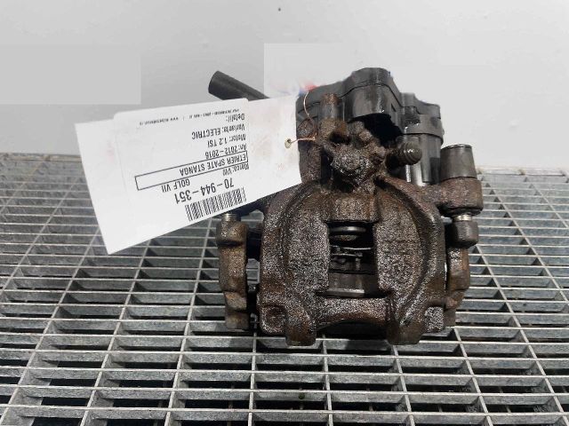 bontott VW GOLF VII Bal hátsó Féknyereg Munkahengerrel