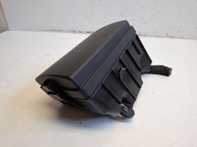 bontott VW GOLF VII Biztosítéktábla Motortér