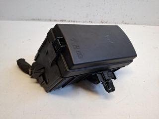 bontott VW GOLF VII Biztosítéktábla Motortér