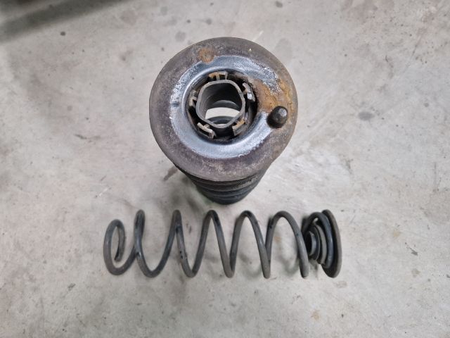 bontott VW GOLF VII Hátsó Rugó Pár