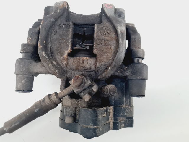 bontott VW GOLF VII Jobb hátsó Féknyereg Munkahengerrel