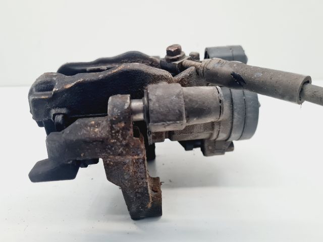 bontott VW GOLF VII Jobb hátsó Féknyereg Munkahengerrel