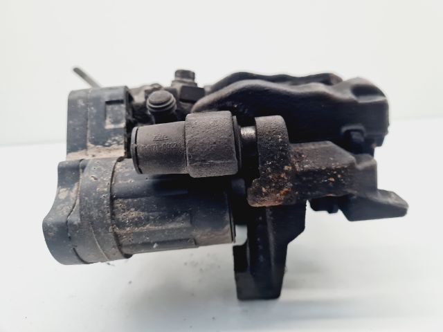 bontott VW GOLF VII Jobb hátsó Féknyereg Munkahengerrel