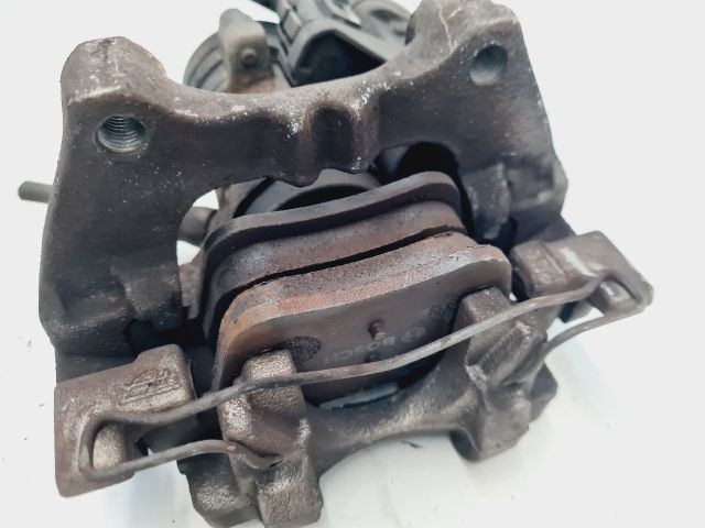 bontott VW GOLF VII Jobb hátsó Féknyereg Munkahengerrel