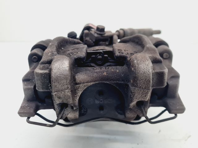 bontott VW GOLF VII Jobb hátsó Féknyereg Munkahengerrel