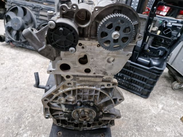 bontott VW GOLF VII Motor (Fűzött blokk hengerfejjel)