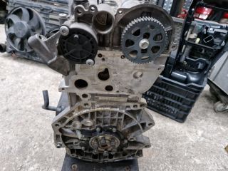bontott VW GOLF VII Motor (Fűzött blokk hengerfejjel)