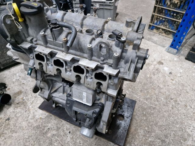 bontott VW GOLF VII Motor (Fűzött blokk hengerfejjel)