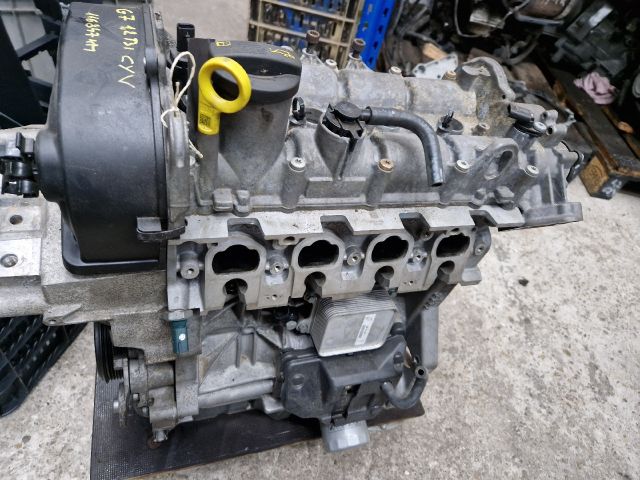 bontott VW GOLF VII Motor (Fűzött blokk hengerfejjel)