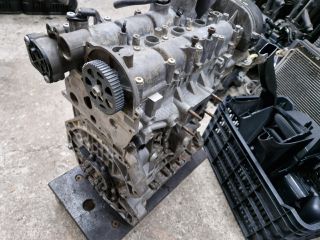 bontott VW GOLF VII Motor (Fűzött blokk hengerfejjel)