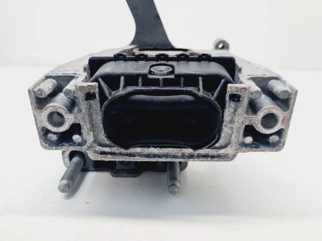 bontott VW GOLF VII Motor Tartó Bak (Fém)