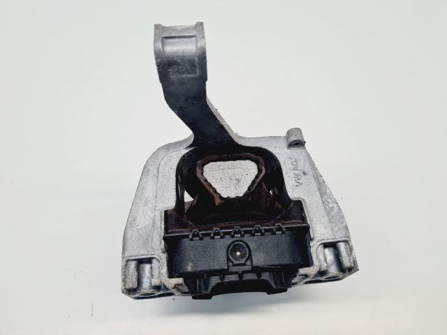 bontott VW GOLF VII Motor Tartó Bak (Fém)