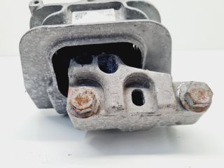 bontott VW GOLF VII Motor Tartó Bak (Fém)
