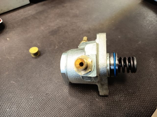 bontott VW GOLF VII Nagynyomású Szivattyú