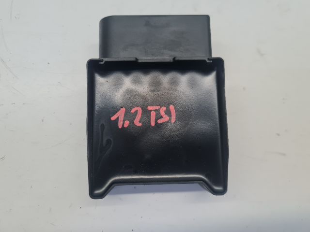 bontott VW GOLF VII Üzemanyag Szivattyú Relé