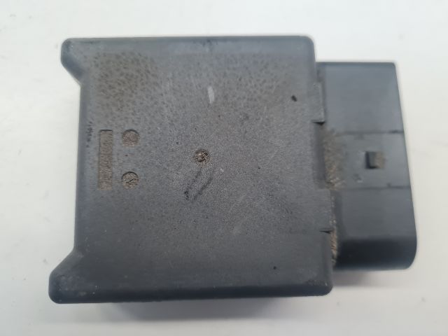 bontott VW GOLF VII Üzemanyag Szivattyú Relé