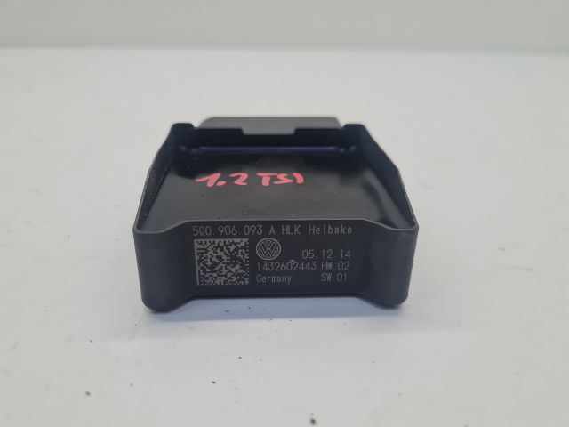 bontott VW GOLF VII Üzemanyag Szivattyú Relé